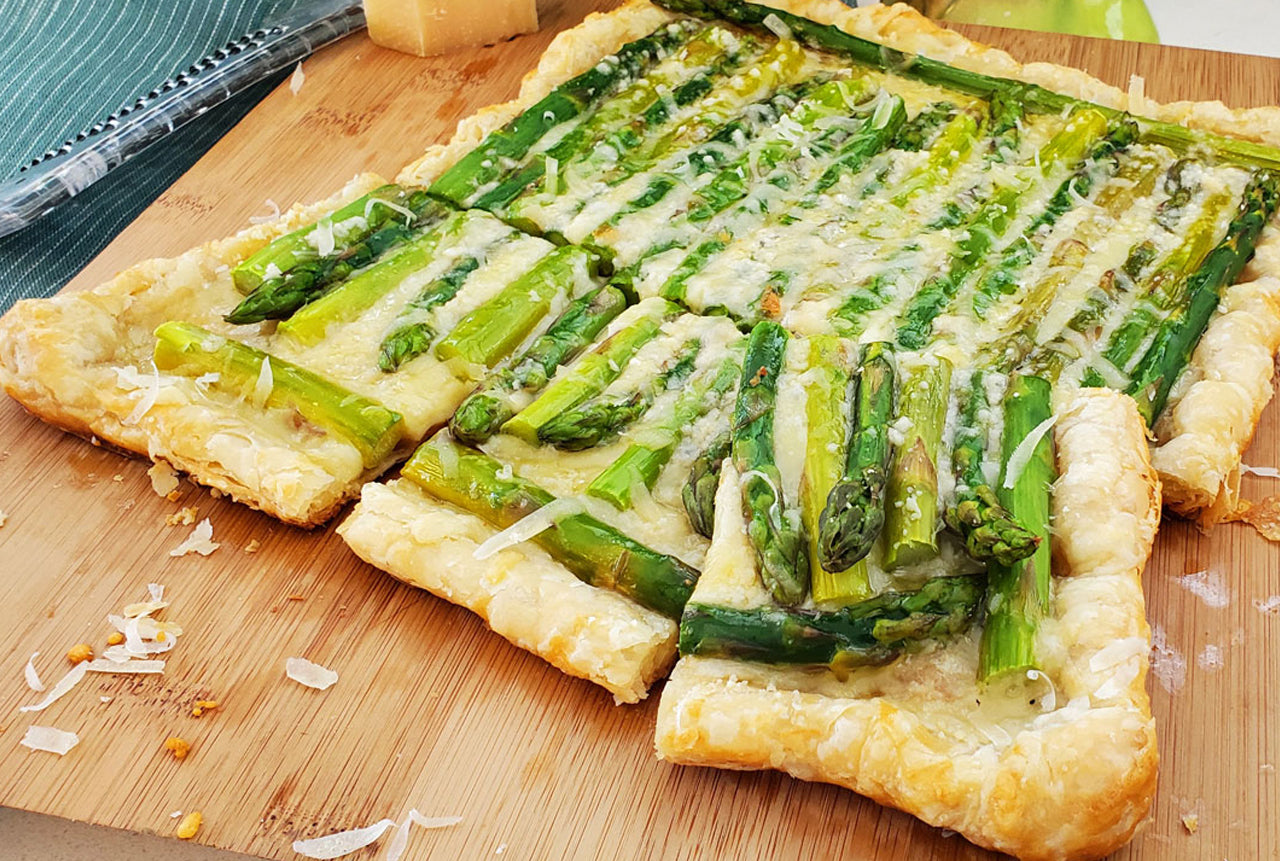 TARTE FEUILLETÉE AUX ASPERGES