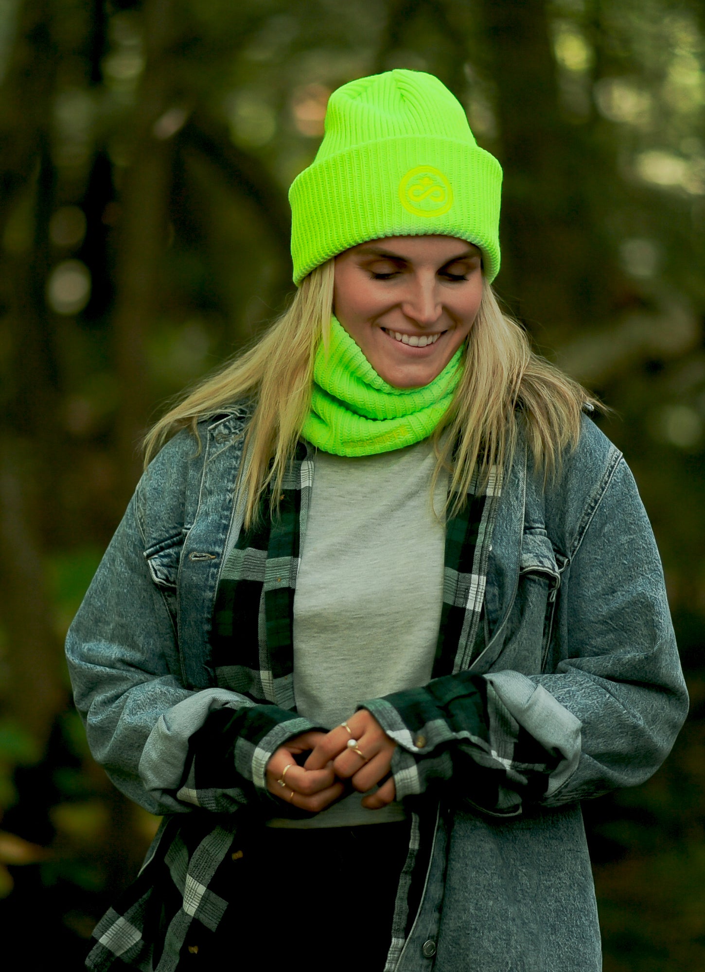 Nomade fluorescent neck warmer