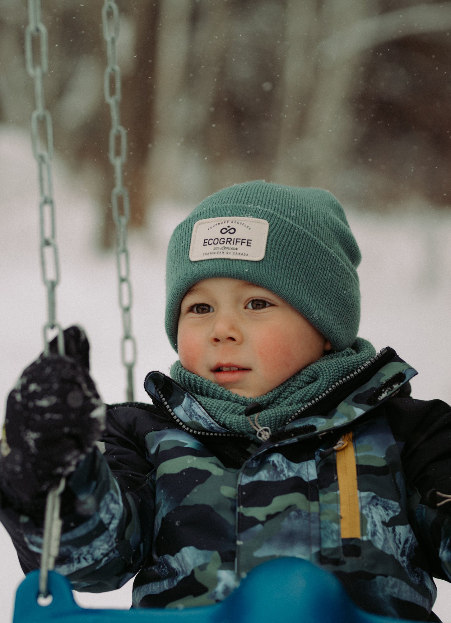 2023-ecogriffe-ambiance-tuque-junior-tradition-sauge-01