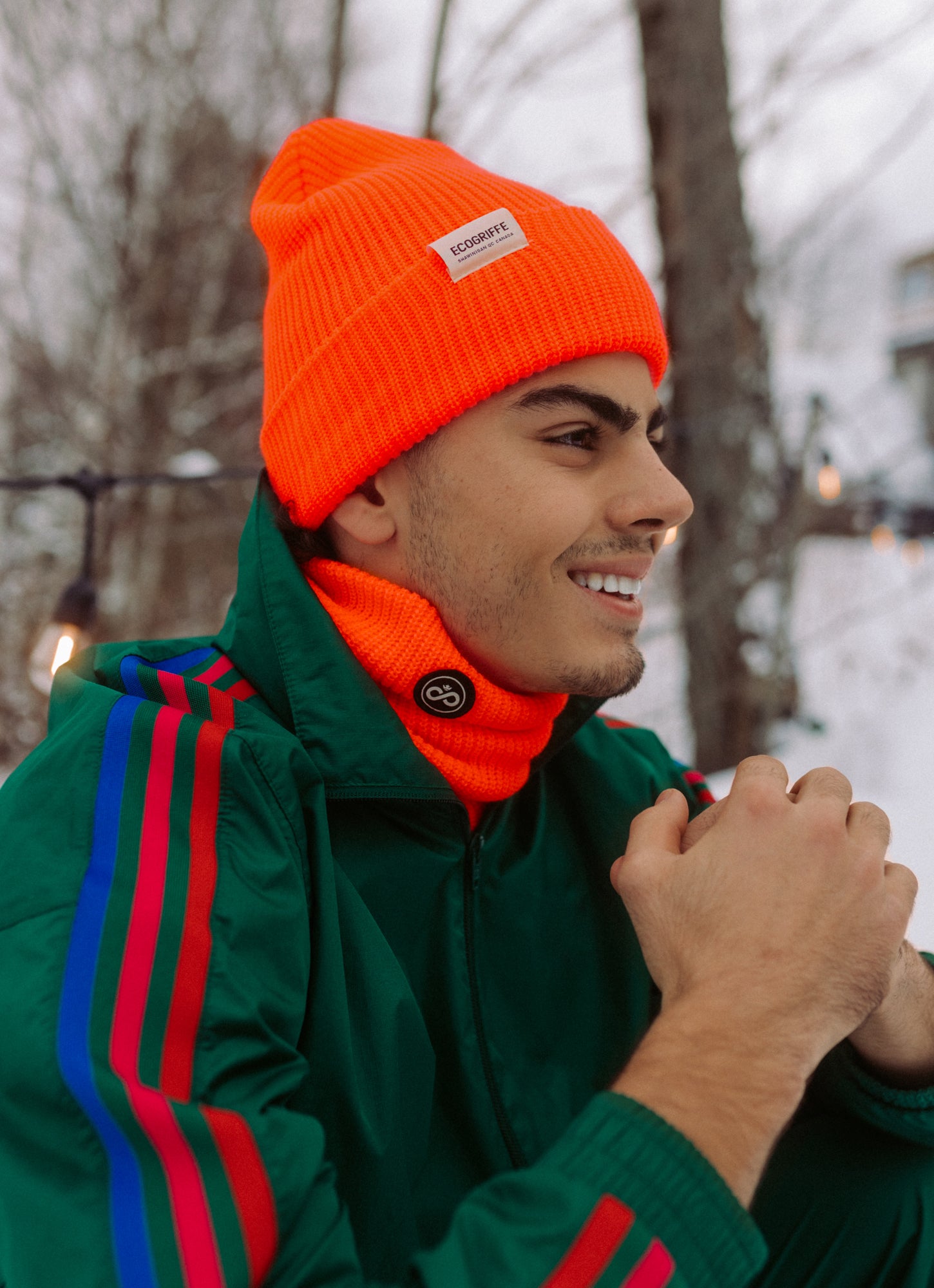 2023-produit-tuque-australe-orange-fluo-ambiance-01 copie